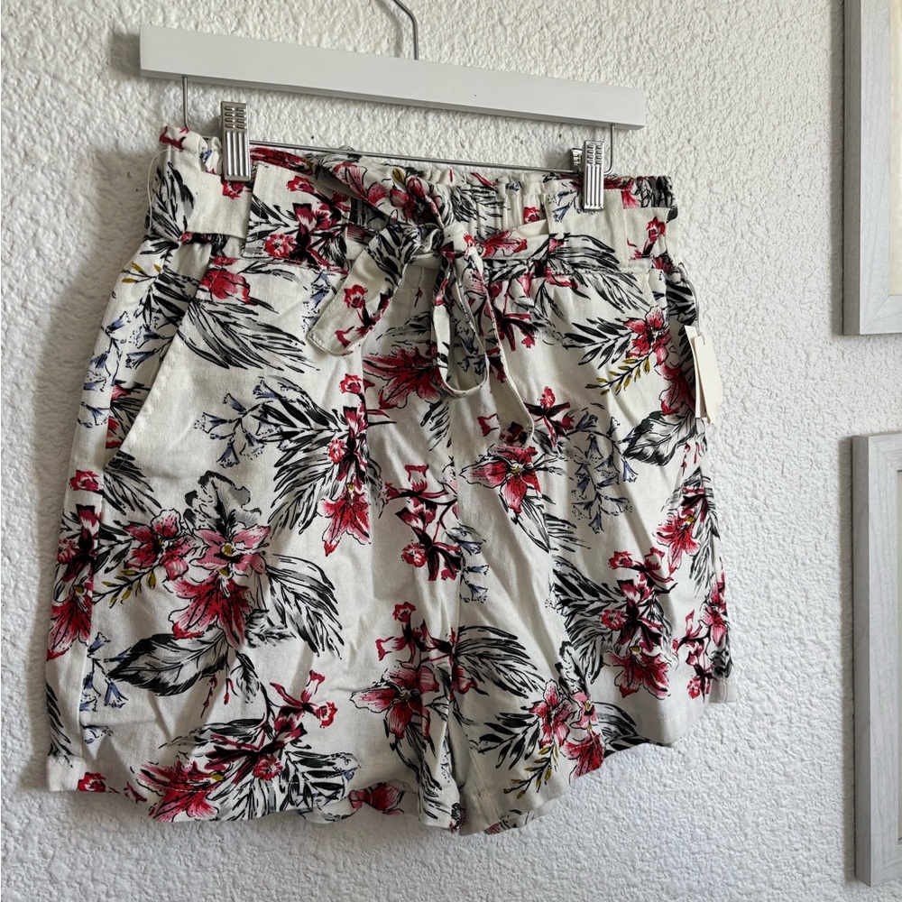 Floral NWT Women's Linen Blend Shorts
